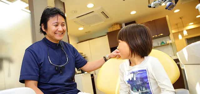 口の中に物を入れる「違和感」や、痛みを軽くするよう努めています